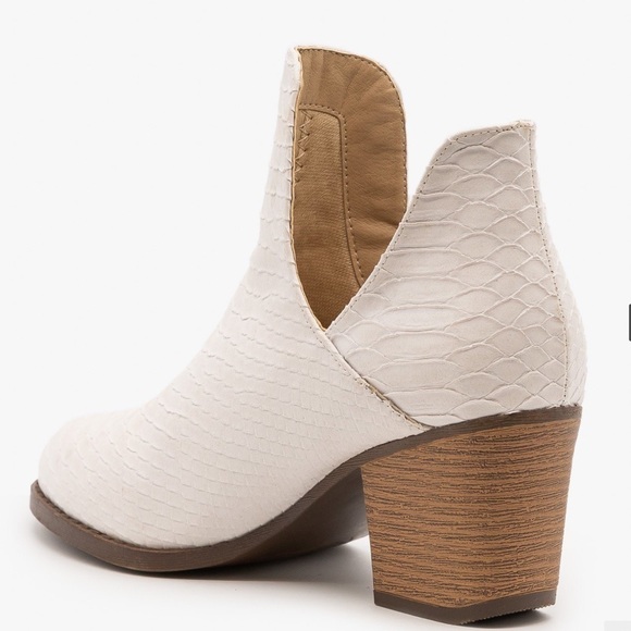 New arrival. White snake Booties - Picture 3 of 3